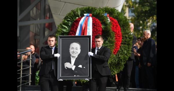 В Москве простились с бессменным ведущим КВН Александром Масляковым