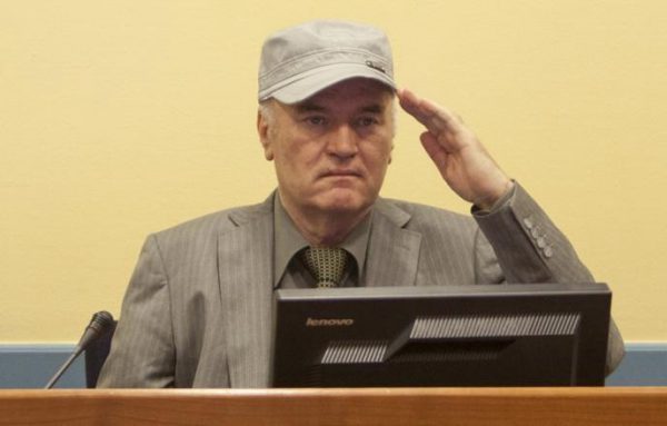 Бывший командующий армией боснийских сербов Ратко Младич скончался в Гааге