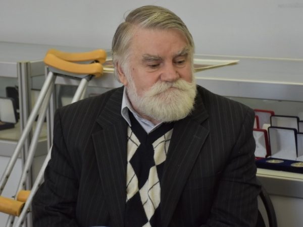 Ушел из жизни художник по стеклу Анатолий Пелипенко